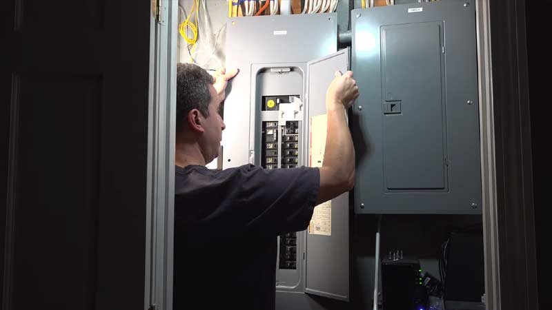 Professional is replacing the faulty fuse
