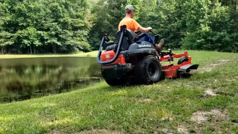 Gravely Pro Turn 160 Mowing Lawn