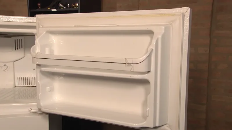Poor Door Seal refrigerator