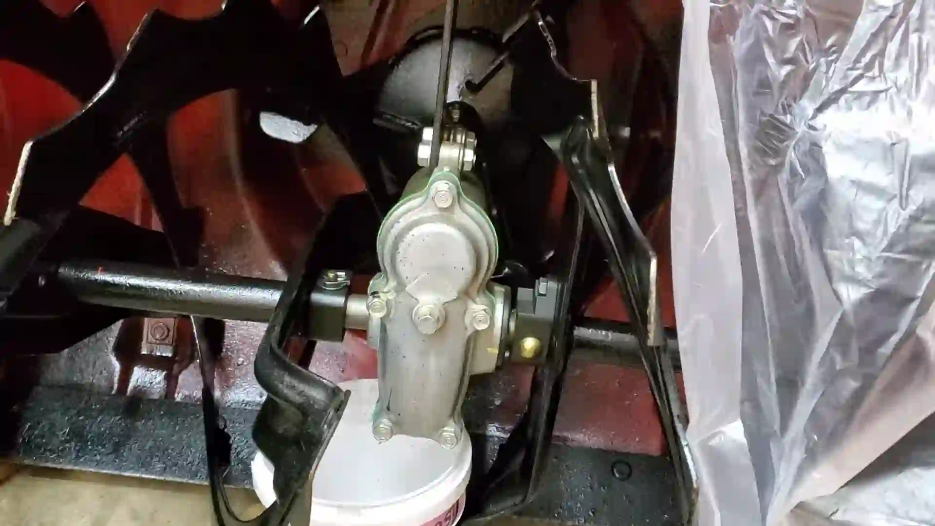 Snowblower auger gearbox oil drain bolt